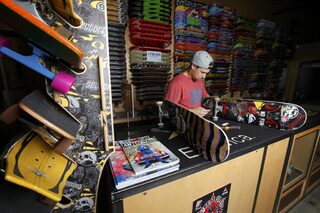 To match Feature SPORT-SKATEBOARDING/HOFFART