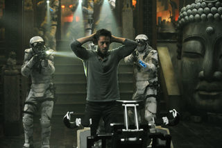 Publicity photo of actor Colin Farrell in scene from "Total Recall"