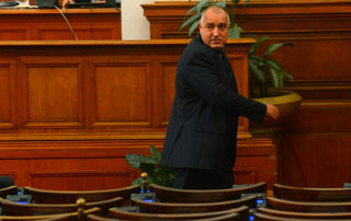 Бойко Борисов обяви в парламента, че той и правителстявото подават оставка