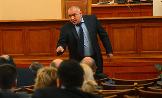 Бойко Борисов обяви в парламента, че той и правителстявото подават оставка