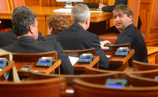 Бойко Борисов обяви в парламента, че той и правителстявото подават оставка Лъчезар Иванов