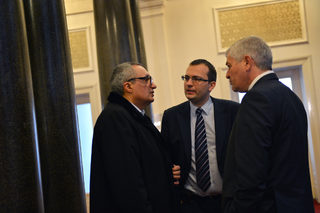 ОТЗВУК В ПАРЛАМЕНТА СЛЕД ДЕПОЗИРАНЕТО НА ОСТАВКАТА НА ПРАВИТЕЛСТВОТО
СИНИТЕ ИВАН КОСТОВ МАРРТИН ДИМИТРОВ ВАНЬО ШАРКОВ