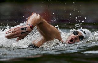 Bulgaria's Petar Stoychev competes in the men's 10km marathon swimming at Hyde Park during the London Olympic Games August 10, 2012.     REUTERS/Stefan Wermuth (BRITAIN  - Tags: OLYMPICS SPORT SWIMMING)
