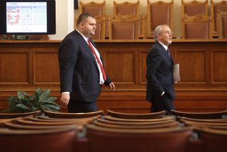Oткриване на 42-ото Народно събрание, избрано след предсрочните избори на 12 май   Делян Пеевски Лютви Местан