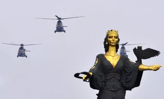 ЗАПОЧНАХА ТРЕНИРОВЪЧНИТЕ ПОЛЕТИ НА САМОЛЕТИ И ВЕРТОЛЕТИ ЗА ПАРАДА НА 6 МАЙ