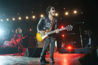 AP697598684215_0.jpg