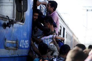 2015-07-19T175239Z_49888041_GF10000164235_RTRMADP_3_MACEDONIA-MIGRANTS.JPG