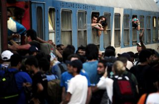 2015-07-19T192415Z_821108444_GF10000164317_RTRMADP_3_MACEDONIA-MIGRANTS.JPG