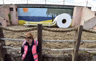 2015-08-20T182305Z_1456714312_GF10000177643_RTRMADP_3_BRITAIN-BANKSY-THEMEPARK.JPG