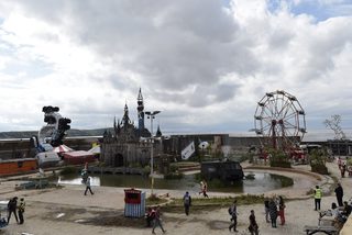 2015-08-20T183611Z_2086698607_GF10000177615_RTRMADP_3_BRITAIN-BANKSY-THEMEPARK.JPG