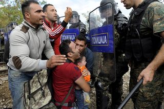 2015-08-21T092231Z_617765175_GF10000178200_RTRMADP_3_EUROPE-MIGRANTS-MACEDONIA.JPG