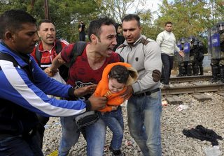 2015-08-21T092918Z_1325461122_GF10000178207_RTRMADP_3_EUROPE-MIGRANTS-MACEDONIA.JPG