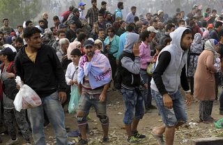 2015-08-21T094507Z_1281717485_GF10000178233_RTRMADP_3_EUROPE-MIGRANTS-MACEDONIA.JPG