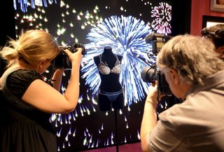 2015-11-03T014848Z_1001947951_GF20000043515_RTRMADP_3_FASHION-VICTORIA-S-SECRET-BRA.JPG