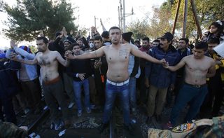 2015-11-23T102535Z_1371490167_LR1EBBN0SYBSC_RTRMADP_3_EUROPE-MIGRANTS-BALKANS.JPG
