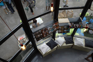 P030582785NEL.jpg