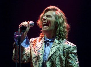 2016-01-11T073403Z_1434682216_GF20000091003_RTRMADP_3_PEOPLE-BOWIE-DEATH.JPG