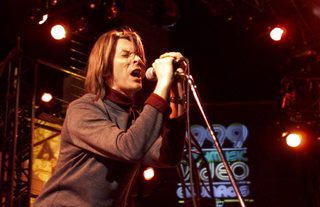 2016-01-11T074916Z_1412241671_GF20000091023_RTRMADP_3_PEOPLE-BOWIE-DEATH.JPG