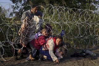 2016-04-18T195226Z_1964088092_GF10000387304_RTRMADP_3_EUROPE-MIGRANTS-HUNGARY.JPG