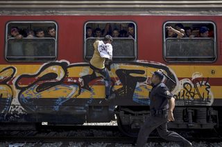 2016-04-18T195218Z_57838420_GF10000387307_RTRMADP_3_EUROPE-MIGRANTS-MACEDONIA.JPG