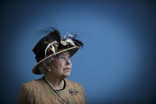 2016-04-14T195407Z_265492668_GF10000381264_RTRMADP_3_BRITAIN-ROYALS-QUEEN.JPG