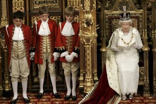 2016-04-14T195407Z_152930397_GF10000381265_RTRMADP_3_BRITAIN-ROYALS-QUEEN.JPG