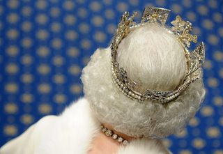 2016-04-14T195515Z_1717172226_GF10000381273_RTRMADP_3_BRITAIN-ROYALS-QUEEN.JPG