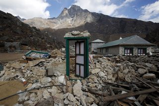 2015-12-19T220856Z_857043378_GF10000266293_RTRMADP_3_QUAKE-NEPAL-SHERPAS.JPG
