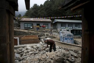 2015-12-19T220222Z_884464029_GF10000266267_RTRMADP_3_QUAKE-NEPAL-SHERPAS.JPG