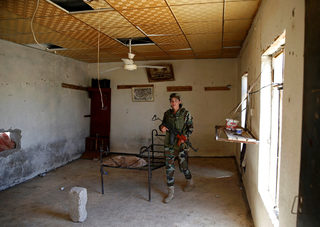 2016-05-04T130239Z_1445936001_S1BETCCMTBAC_RTRMADP_3_MIDEAST-CRISIS-IRAQ-FEMALE-FIGHTERS.JPG