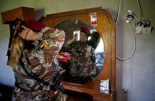 2016-05-04T130320Z_951850820_S1BETCCMUQAB_RTRMADP_3_MIDEAST-CRISIS-IRAQ-FEMALE-FIGHTERS.JPG