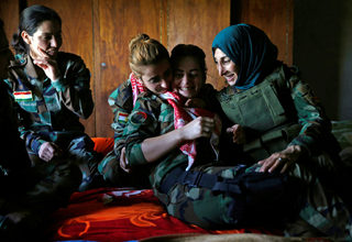 2016-05-04T130400Z_1290052400_S1BETCCMWEAA_RTRMADP_3_MIDEAST-CRISIS-IRAQ-FEMALE-FIGHTERS.JPG