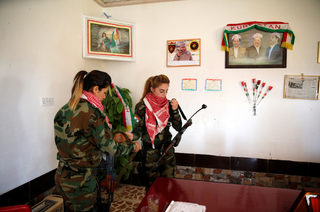 2016-05-04T130449Z_590393663_S1BETCCMYBAB_RTRMADP_3_MIDEAST-CRISIS-IRAQ-FEMALE-FIGHTERS.JPG