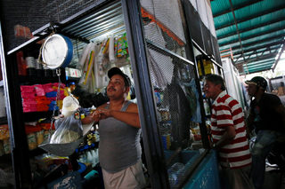 2016-06-08T150603Z_1721200388_S1AETISZBNAA_RTRMADP_3_VENEZUELA-SMUGGLING.JPG