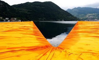 2016-06-16T132204Z_117901370_D1AETKFYIEAA_RTRMADP_3_ITALY-ARTS-FLOATING-PIERS.JPG