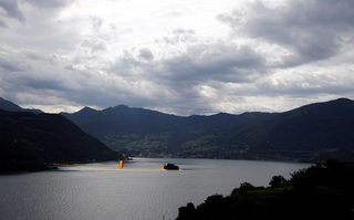 2016-06-16T132241Z_1006662817_D1AETKFYJPAA_RTRMADP_3_ITALY-ARTS-FLOATING-PIERS.JPG