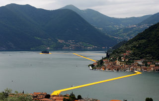 2016-06-16T132511Z_137208054_D1AETKFYPJAA_RTRMADP_3_ITALY-ARTS-FLOATING-PIERS.JPG