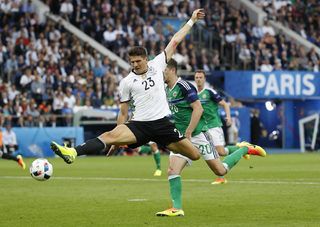 2016-06-21T173140Z_109531900_MT1ACI14448660_RTRMADP_3_SOCCER-EURO-NIR-GER.JPG