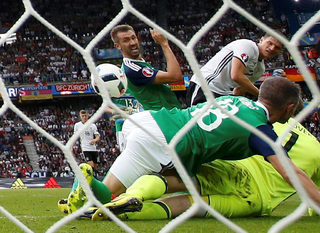 2016-06-22T001124Z_1952438413_S1AETLGTAAAB_RTRMADP_3_SOCCER-EURO-NIR-GER.JPG