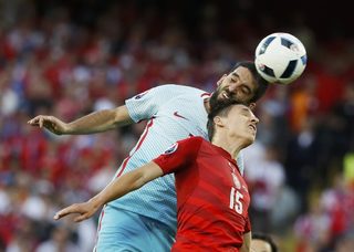 2016-06-21T193020Z_1447063765_LR1EC6L1I6AJT_RTRMADP_3_SOCCER-EURO-CZE-TUR.JPG