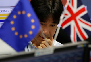 2016-06-24T005735Z_557831330_S1AETLQSSTAA_RTRMADP_3_BRITAIN-EU-REFERENDUM-ASIA-MARKETS.JPG