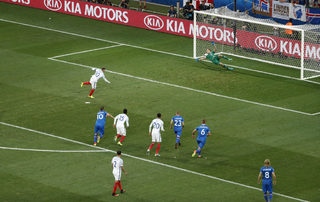 2016-06-27T190956Z_110056196_MT1ACI14460699_RTRMADP_3_SOCCER-EURO-ENG-ICE.JPG