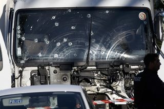 2016-07-15T064818Z_1033038886_LR1EC7F0IW7OE_RTRMADP_3_EUROPE-ATTACKS-NICE.JPG
