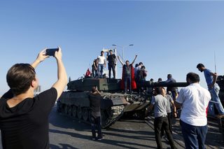 2016-07-16T072834Z_423691075_LR1EC7G0KRBKV_RTRMADP_3_TURKEY-SECURITY.JPG