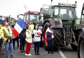 2016-09-05T111626Z_947595176_LR1EC950VB33D_RTRMADP_3_EUROPE-MIGRANTS-CALAIS-PROTEST.JPG