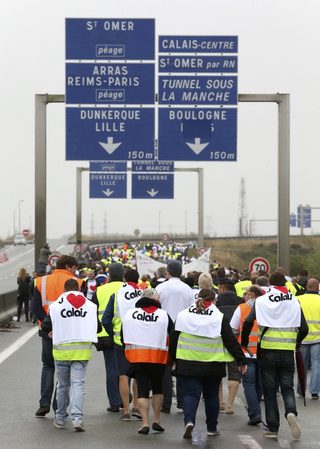 2016-09-05T091659Z_1864144917_LR1EC950PRZ1D_RTRMADP_3_EUROPE-MIGRANTS-CALAIS-PROTEST.JPG