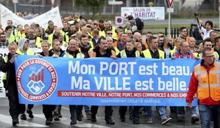 2016-09-05T080925Z_1936634663_LR1EC950MNE14_RTRMADP_3_EUROPE-MIGRANTS-CALAIS-PROTEST.JPG