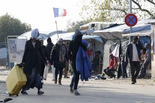 2016-10-23T123046Z_414391732_LR1ECAN0YQZ4W_RTRMADP_3_EUROPE-MIGRANTS-CALAIS.JPG