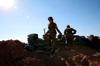 2016-11-03T165516Z_1108051203_S1BEUKSWSYAA_RTRMADP_3_MIDEAST-CRISIS-MOSUL-WOMENFIGHTERS.JPG