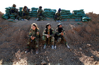 2016-11-03T165720Z_1369343883_S1BEUKSWXSAC_RTRMADP_3_MIDEAST-CRISIS-MOSUL-WOMENFIGHTERS.JPG